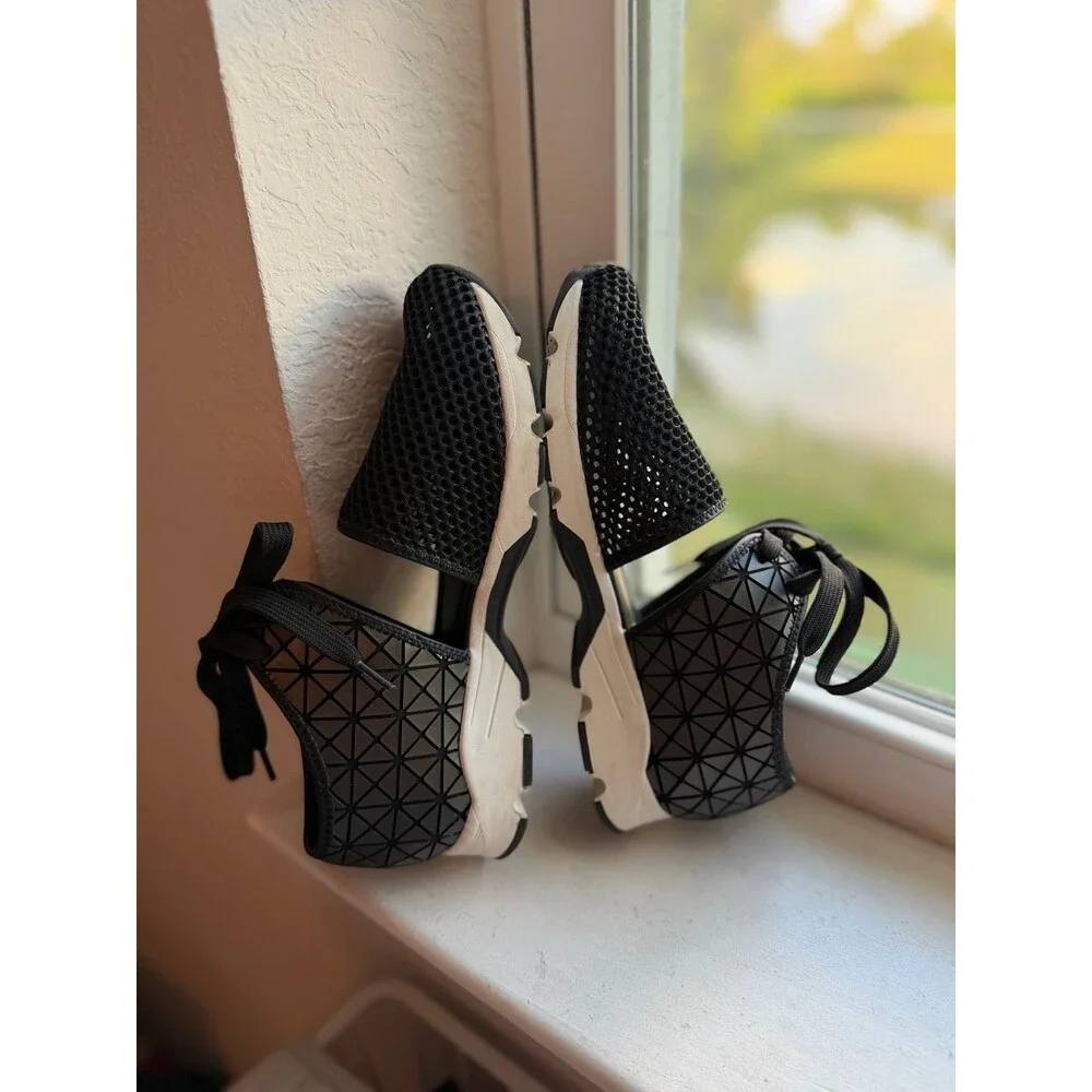 All Black Signature Amazing Mesh Black Fashion Breathable Sneakers Size 38 EUC